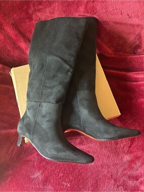 Cellenz Micro Fiber Sueded Knee-High Pull On Women's Boots New in Box
